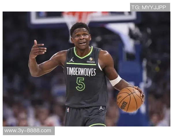 芬奇赞爱德华兹进攻成长显著近期防守表现同样出色 芬奇赞爱德华兹进攻成长显著近期防守表现同样出色